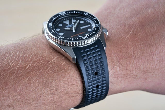 SKX013 Curved Rubber Straps