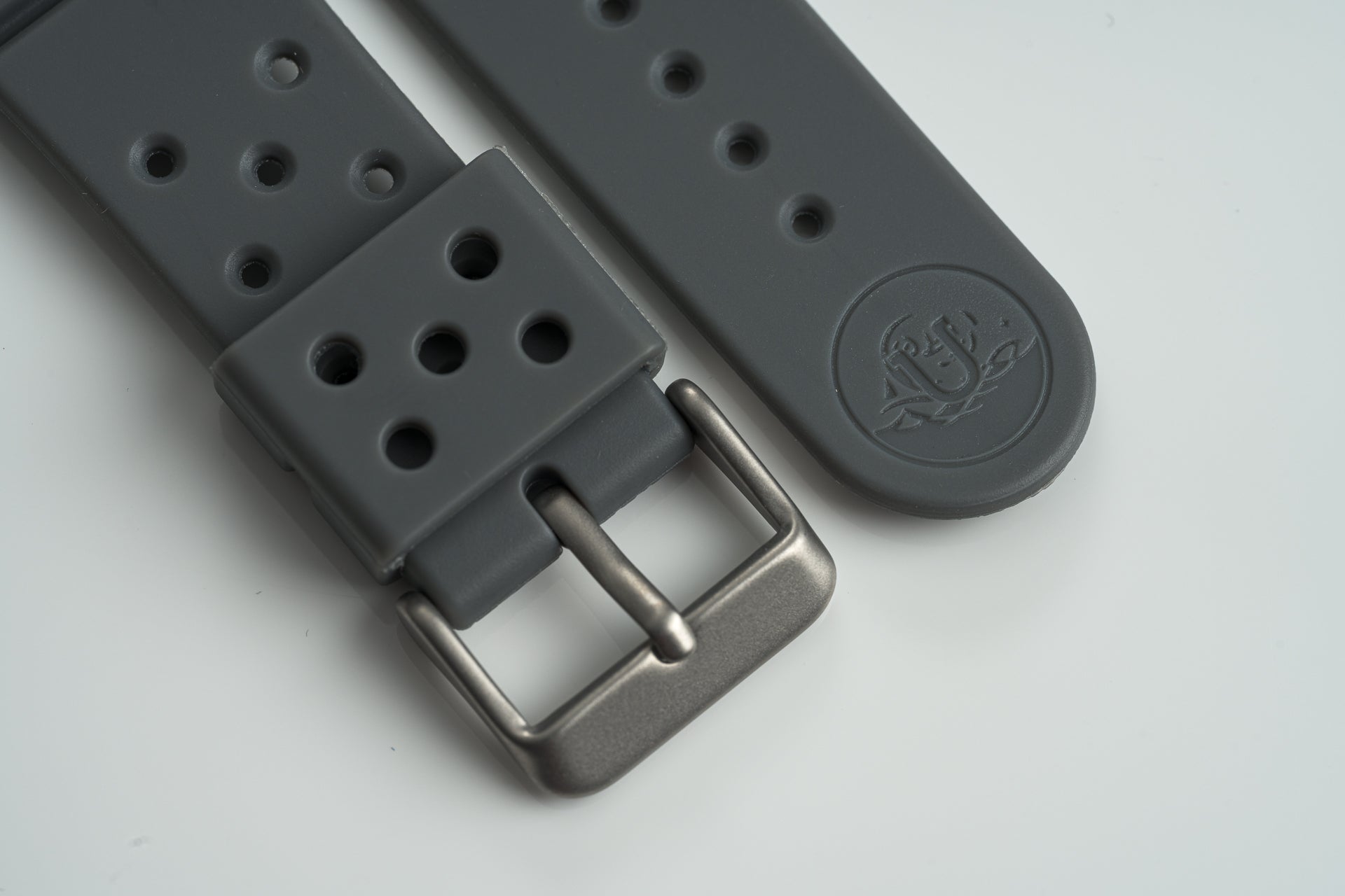 Grey - The Classic GL-831 Rubber Diver Strap (20/22mm)