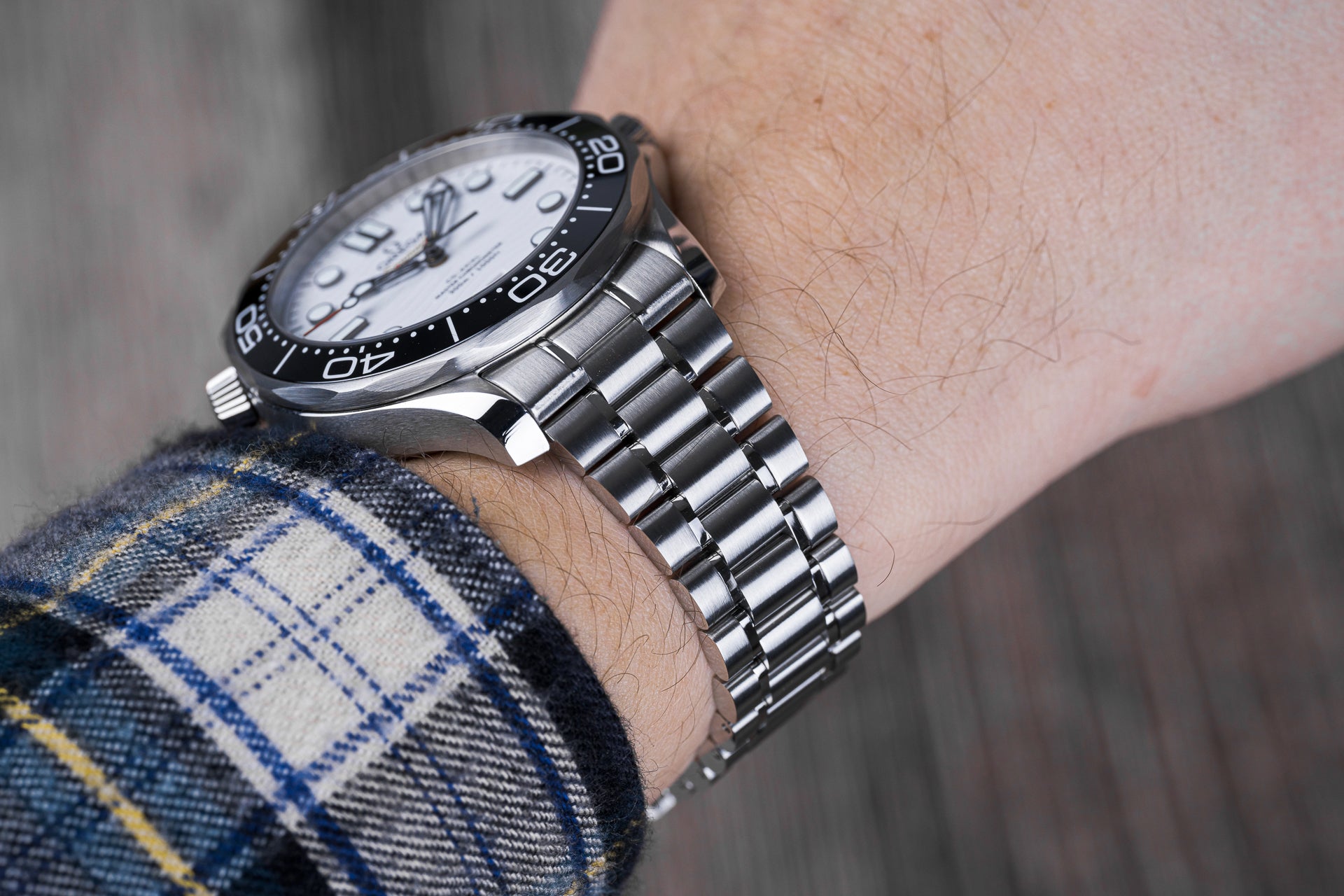 Hands-On Review Omega Speedmaster US1171 and US1035 Flat Link Bracelets  from Uncle Seiko - BEYOND THE DIAL